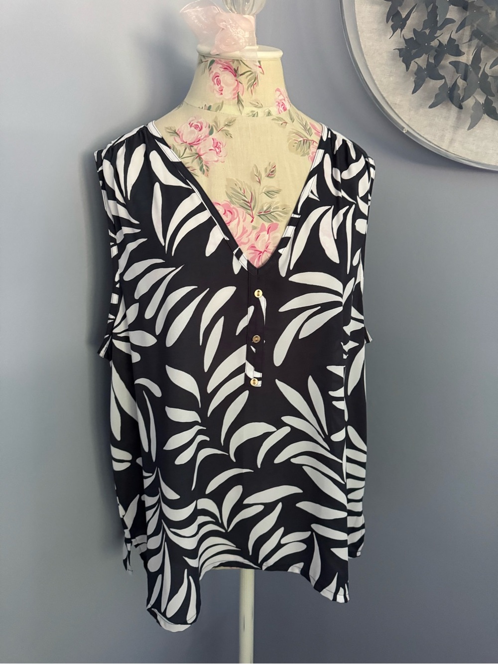 LOFT Dark Gray Sleeveless V-Neck Top with White Leaf Print
